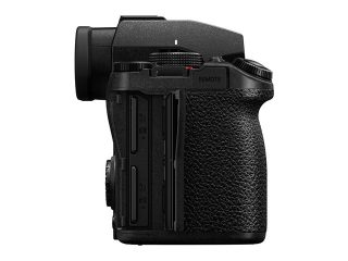 Panasonic Lumix S5 II с обективи Lumix S 20-60mm f/3.5-5.6 и 50mm f/1.8